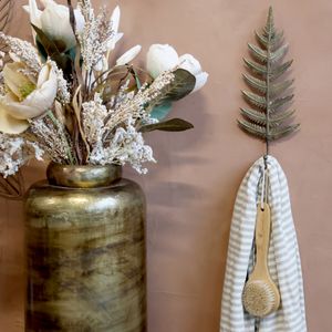 Hovedbilde Knagg med bladmotiv – Antique Messing