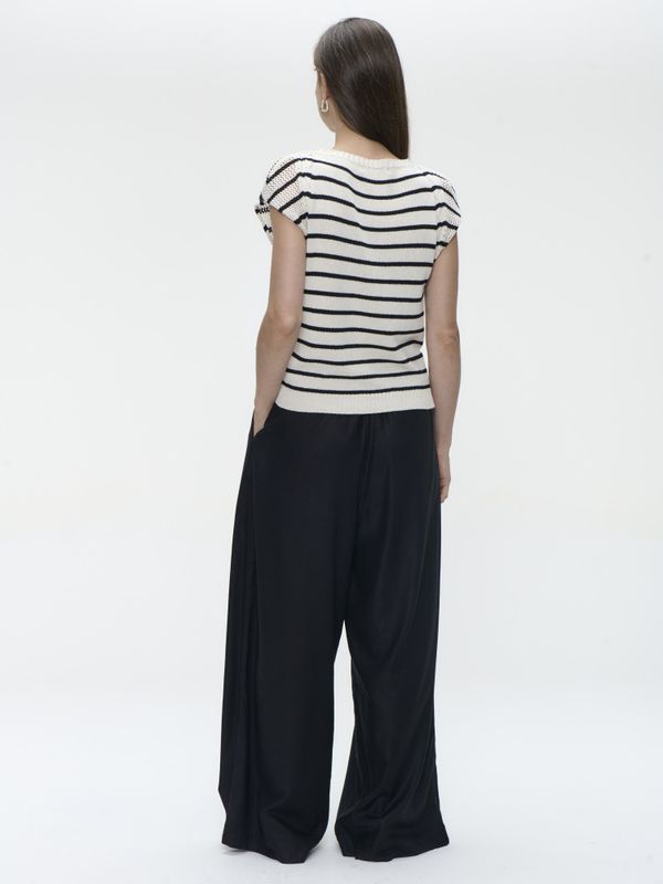 Top E26029, ecru/black